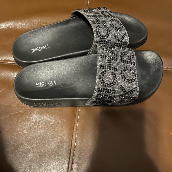 Micheal kors Slides - Picture 3 of 9